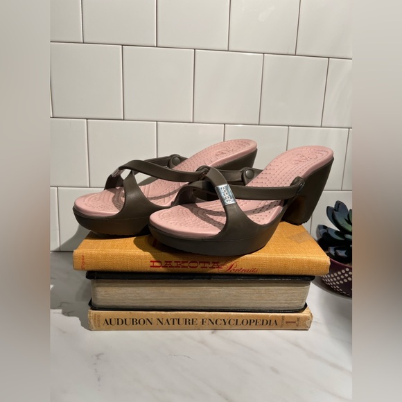 CROCS Cyprus Chunky Wedge Heels Women's 9 - Picture 1 of 8
